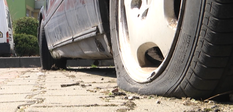 Porzucone auta na sieradzkich parkingach