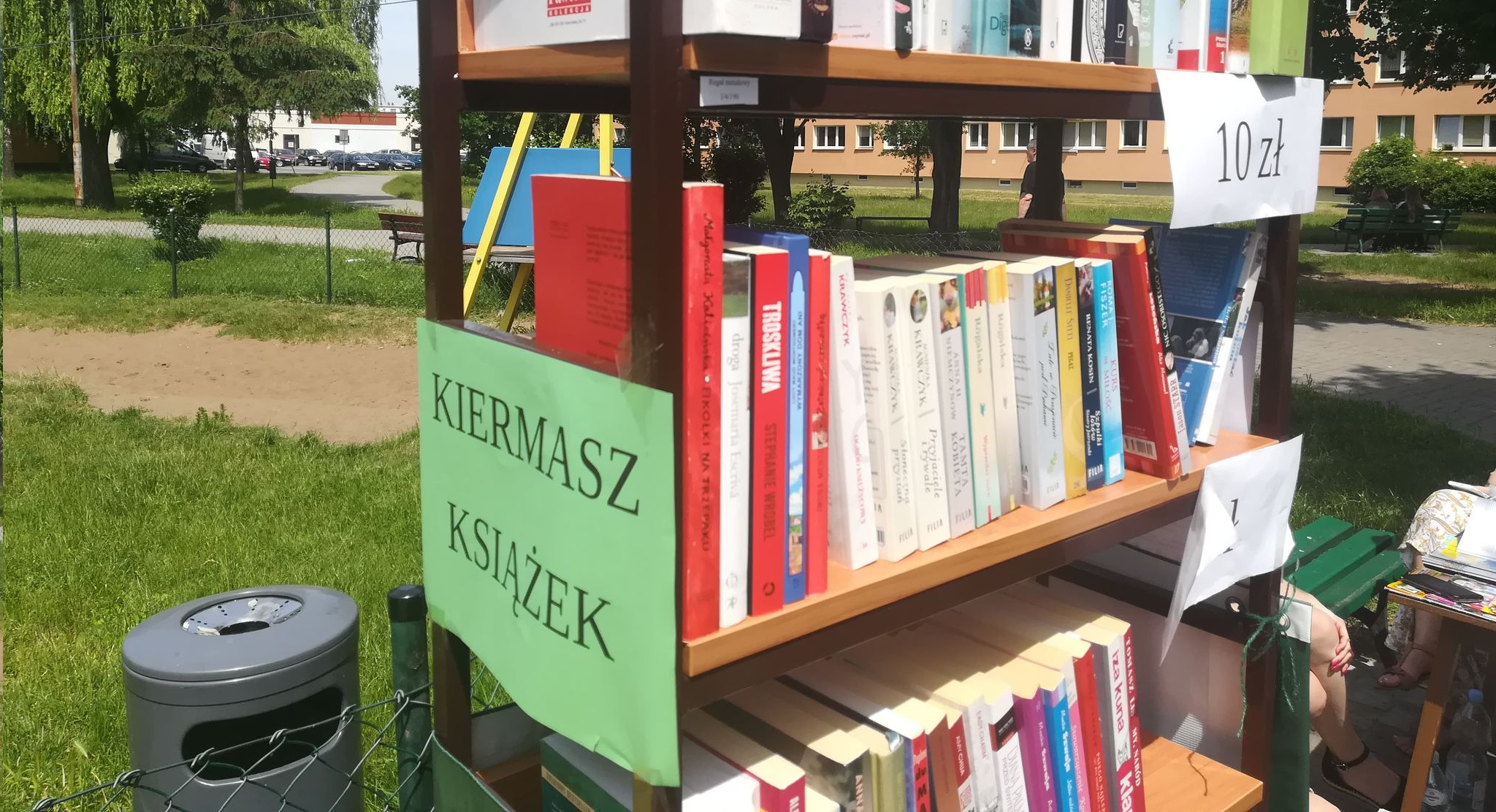 W Parku Broniewskiego można kupić książki