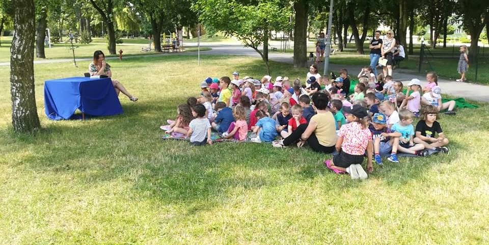 „Czytanie na polanie” w Parku Broniewskiego