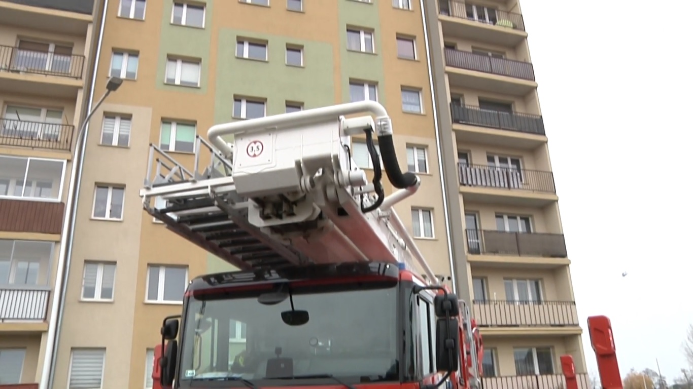 Strażackie ćwiczenia w sieradzkich wieżowcach