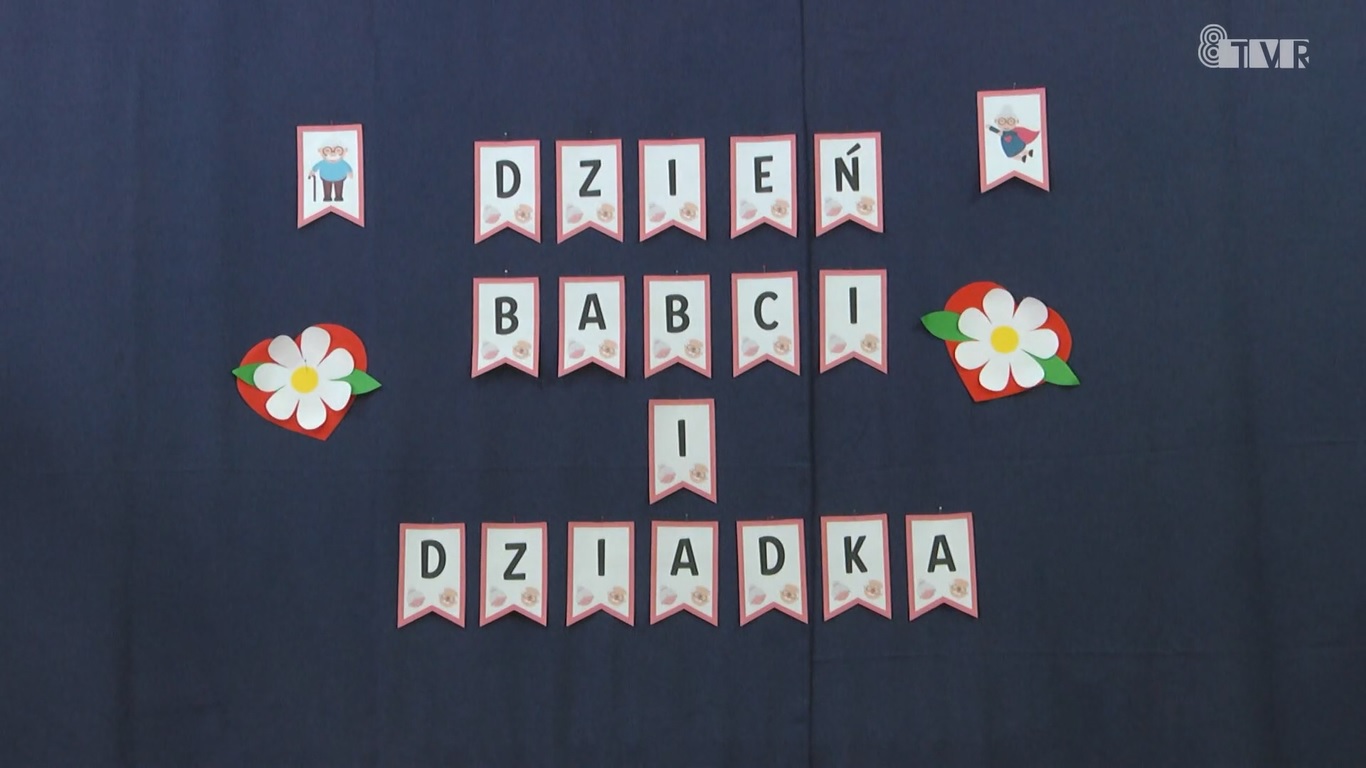 DZIEŃ BABCI I DZIADKA || Z wizytą w przedszkolu i sonda uliczna