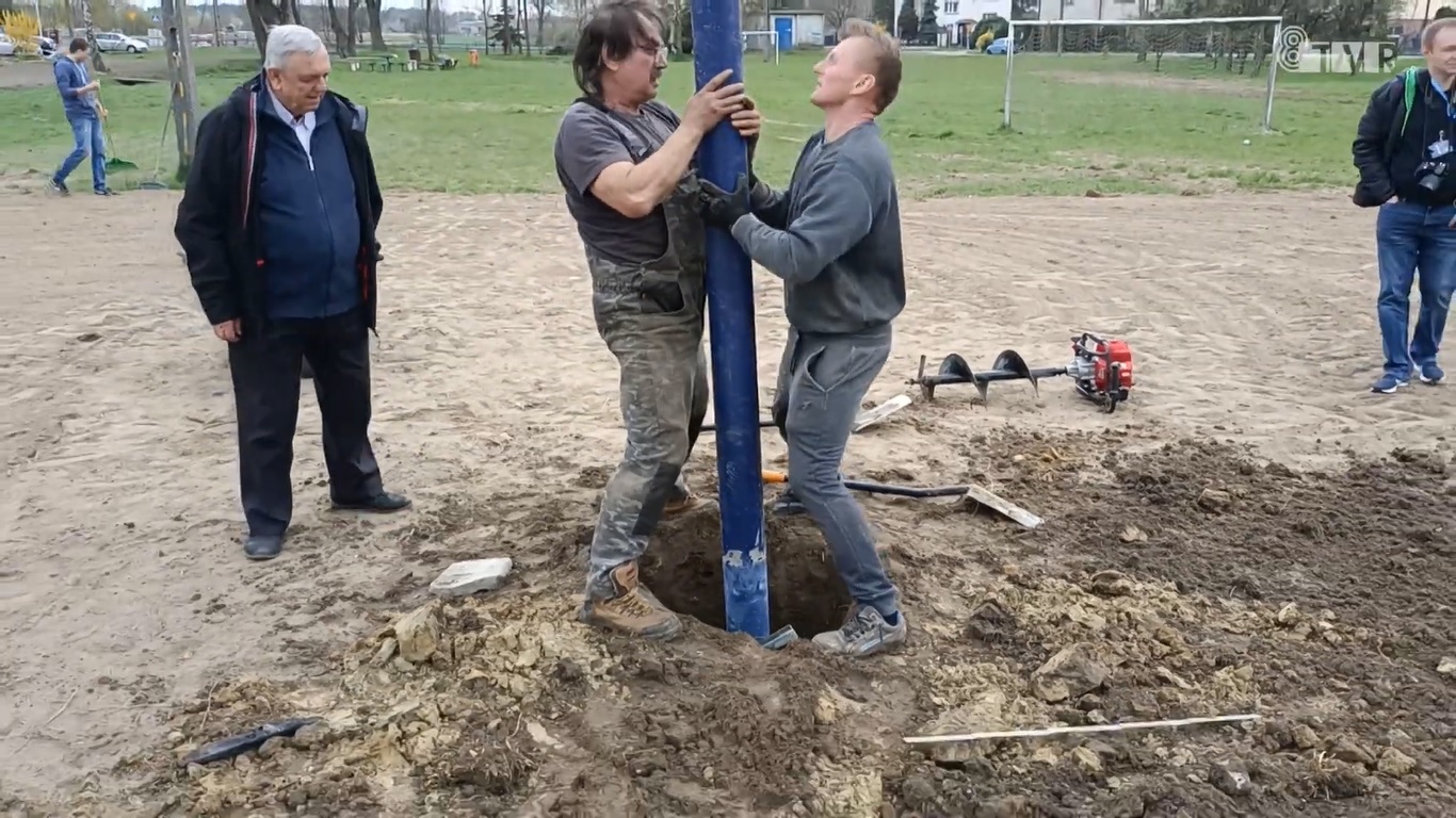 Społecznicy budują boisko na Osiedlu Hetmańskim