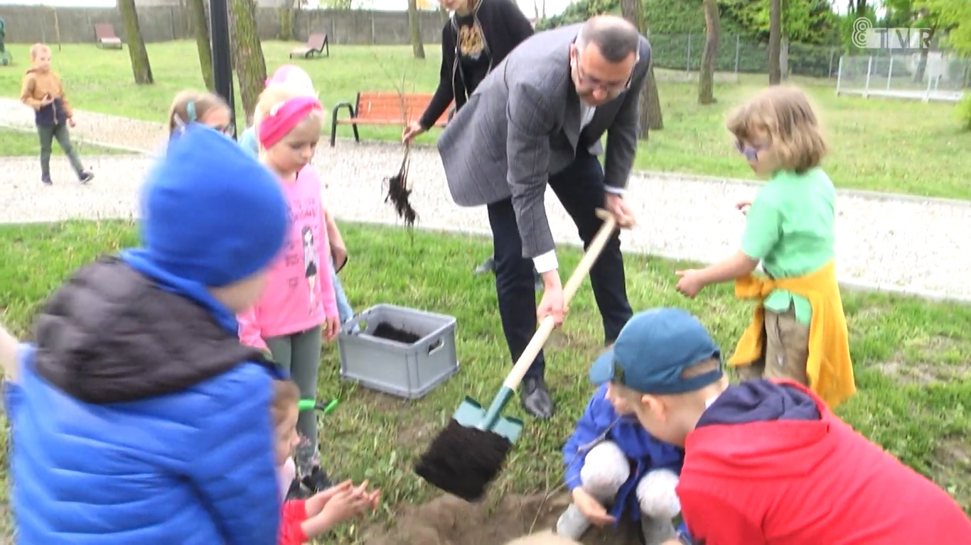 Warta „Zielonym liderem” – sadzenie drzew w warckim Parku