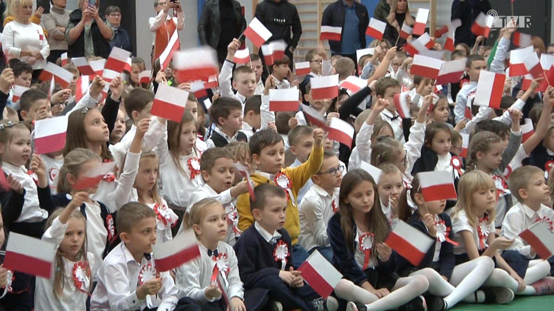 „Szkoła do hymnu”. W SP4 Sieradz rozbrzmiał „Mazurek Dąbrowskiego”