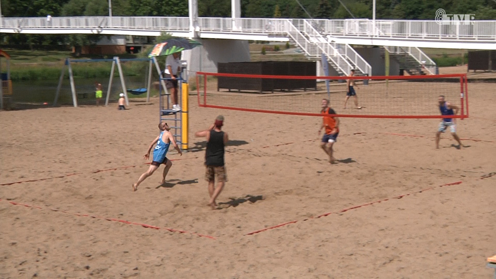 Wakacyjny turniej siatkówki plażowej